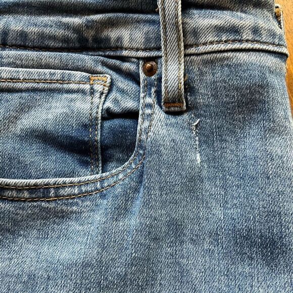 Levis 721 Hi Rise Skinny, Med Wash, Distressed, 31/12. Classic Minimalist - Picture 8 of 15